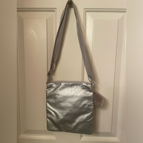 🐵 KIPLING 🙊 Cross body bag/Metallic/New without Tags/Pom pom monkey keychain - Picture 4 of 4